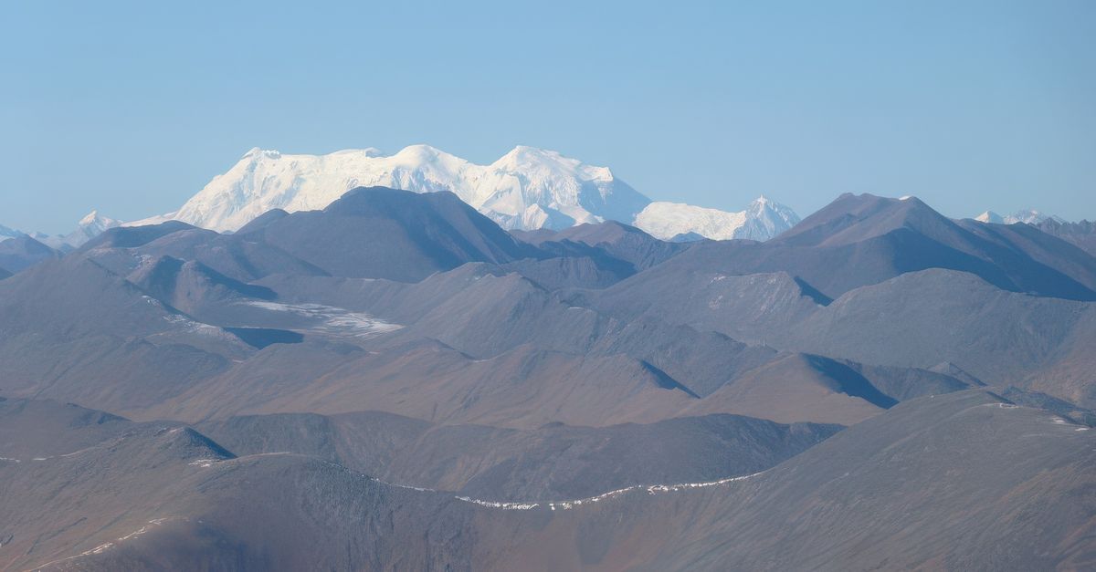 Sous nos yeux, la chaine himalayenne.