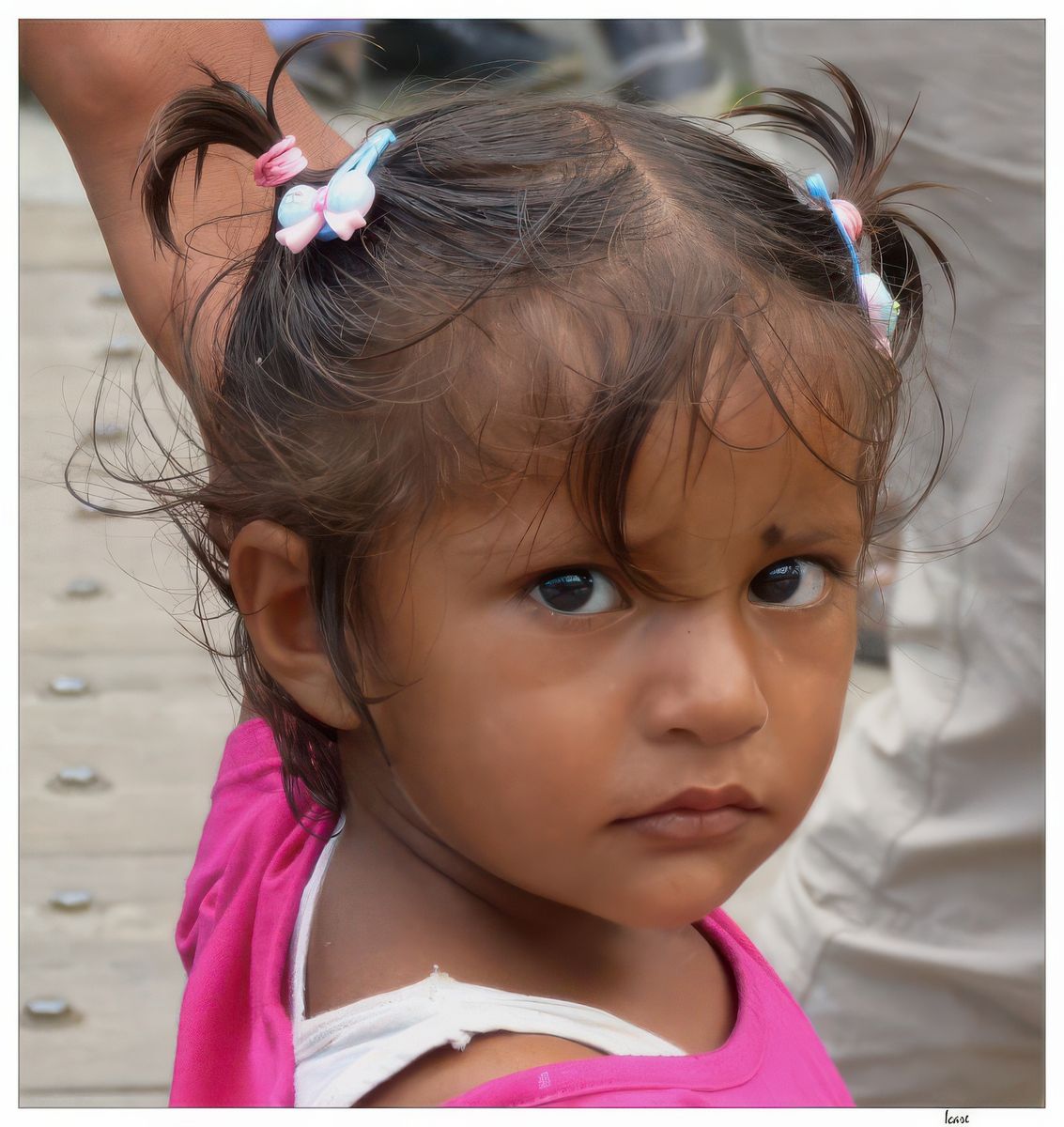 Craquante cette petite fille.