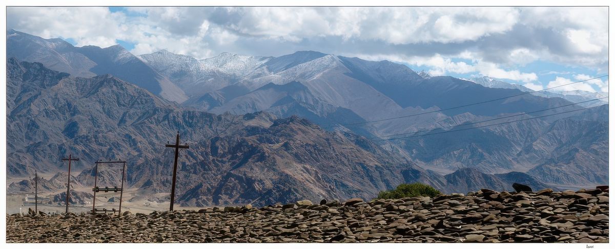 Le Stok Kangri (6 153 mètres), la plus haute montagne de la chaîne Stok de l'Himalaya dans le Ladakh.