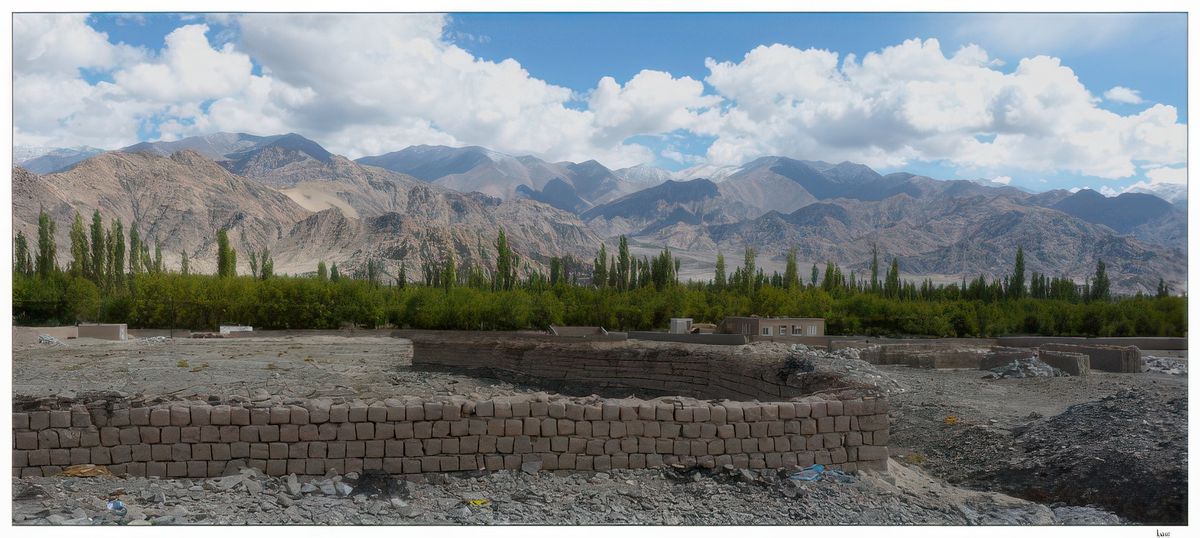 Irriguée par l'Indus, à cet endroit la vallée est un oasis de verdure.