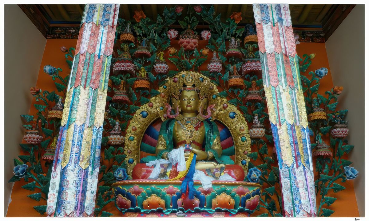 Dans les salles récentes, des statues très colorées.