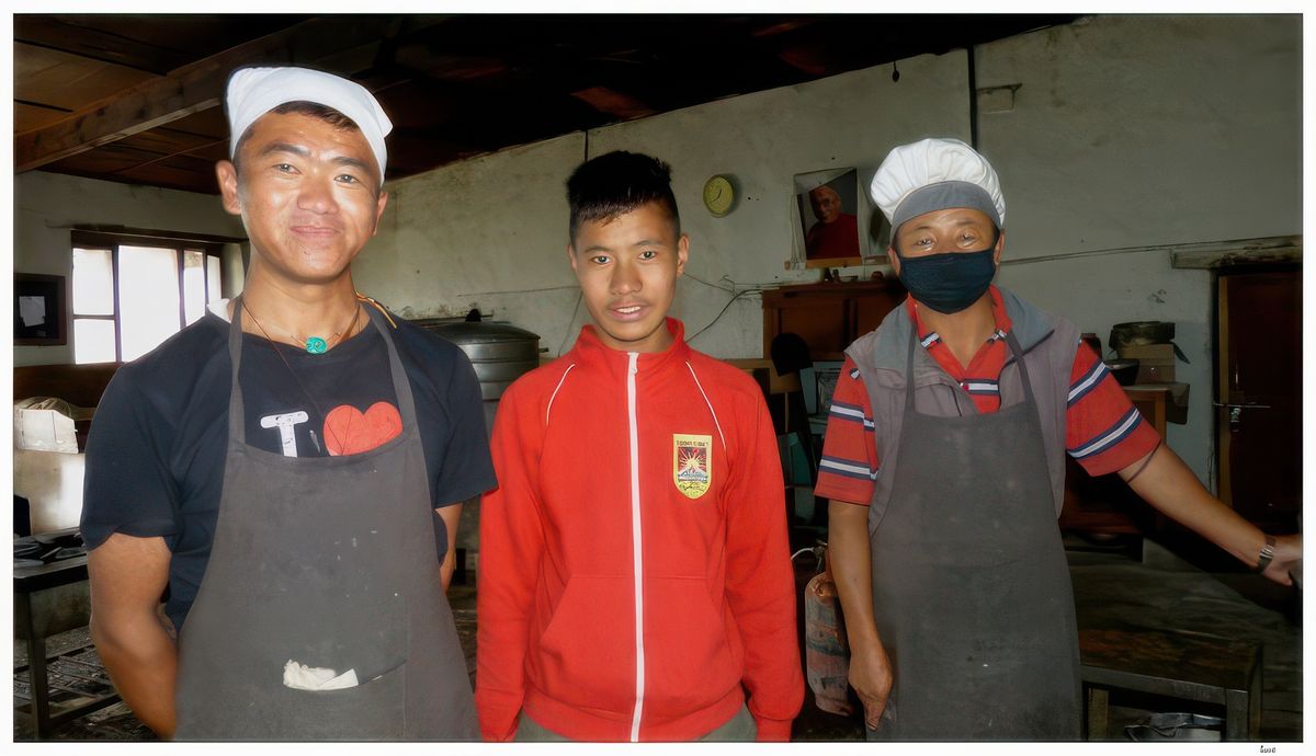 Ils ont du travail ces trois jeunes gens!