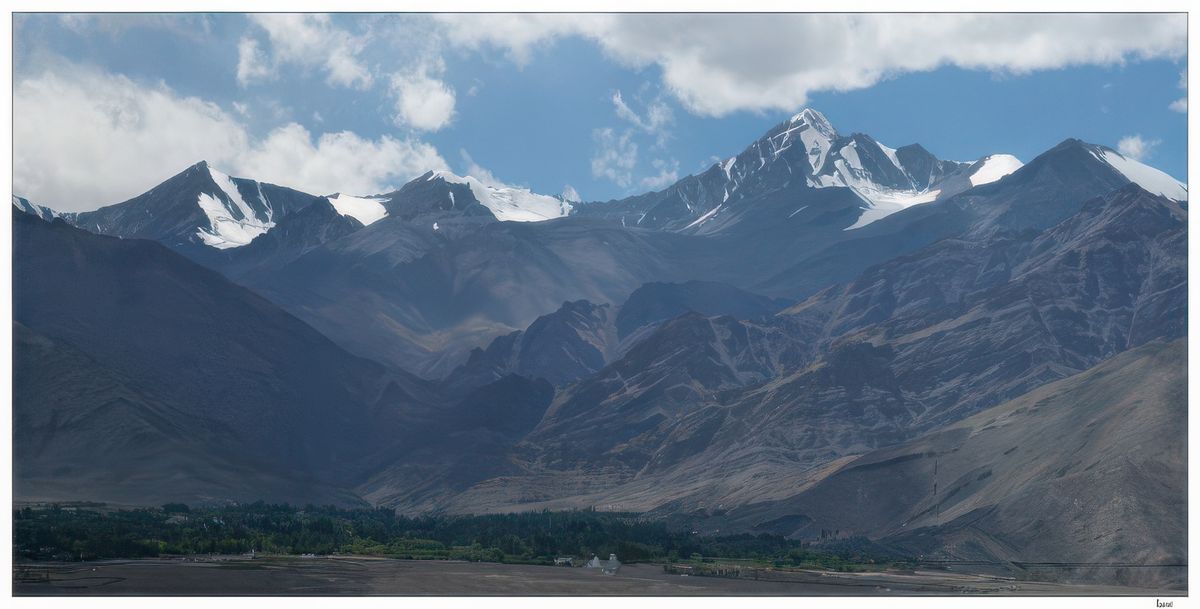 Les montagnes qui environnent la ville de Leh.