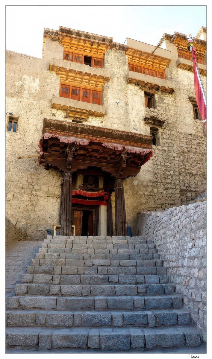 La porte d'accès au palais.