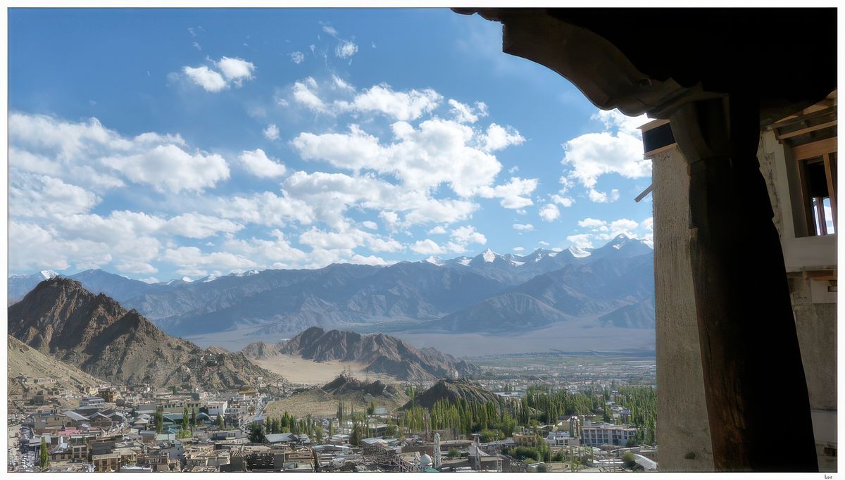 Vue sur les sommets himalayens du Ladakh.