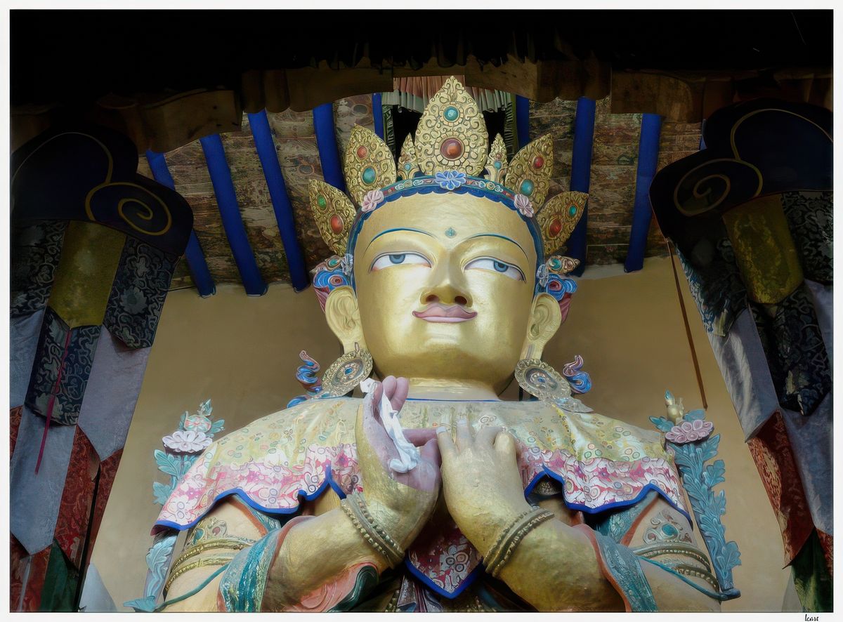 La statue de Maitreya, le Bouddha du futur a été restaurée en 1957.