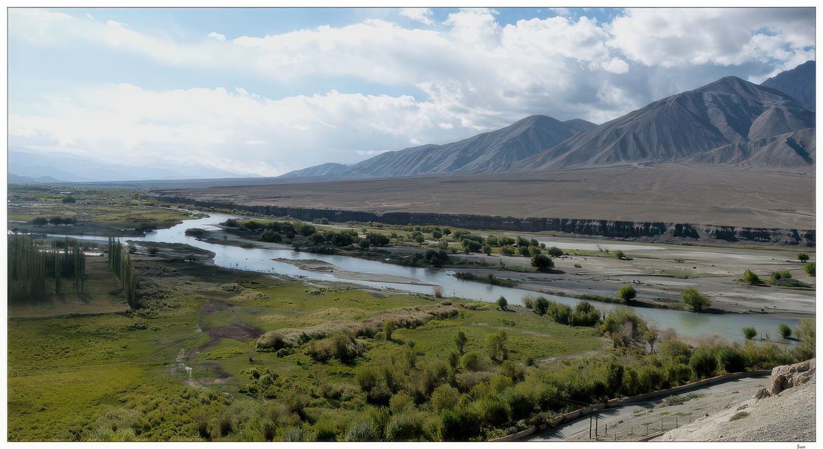 Nous prenons la route bitumée qui suit la vallée de l’Indus,direction le monastère de Likir.