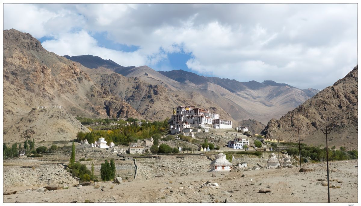 Arrivée à Likir, le village est blotti au pied du monastère.