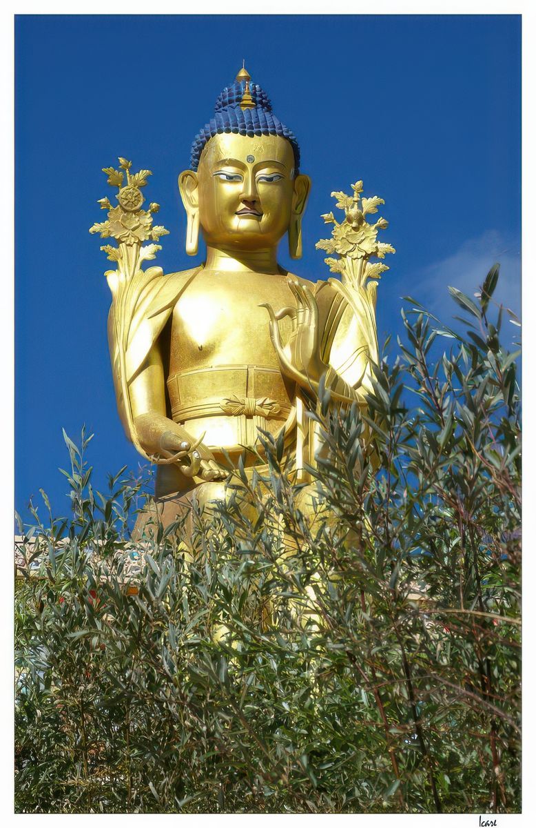 Statue de Maitreya, le Bouddha du futur, d'une hauteur de 25 mètres.