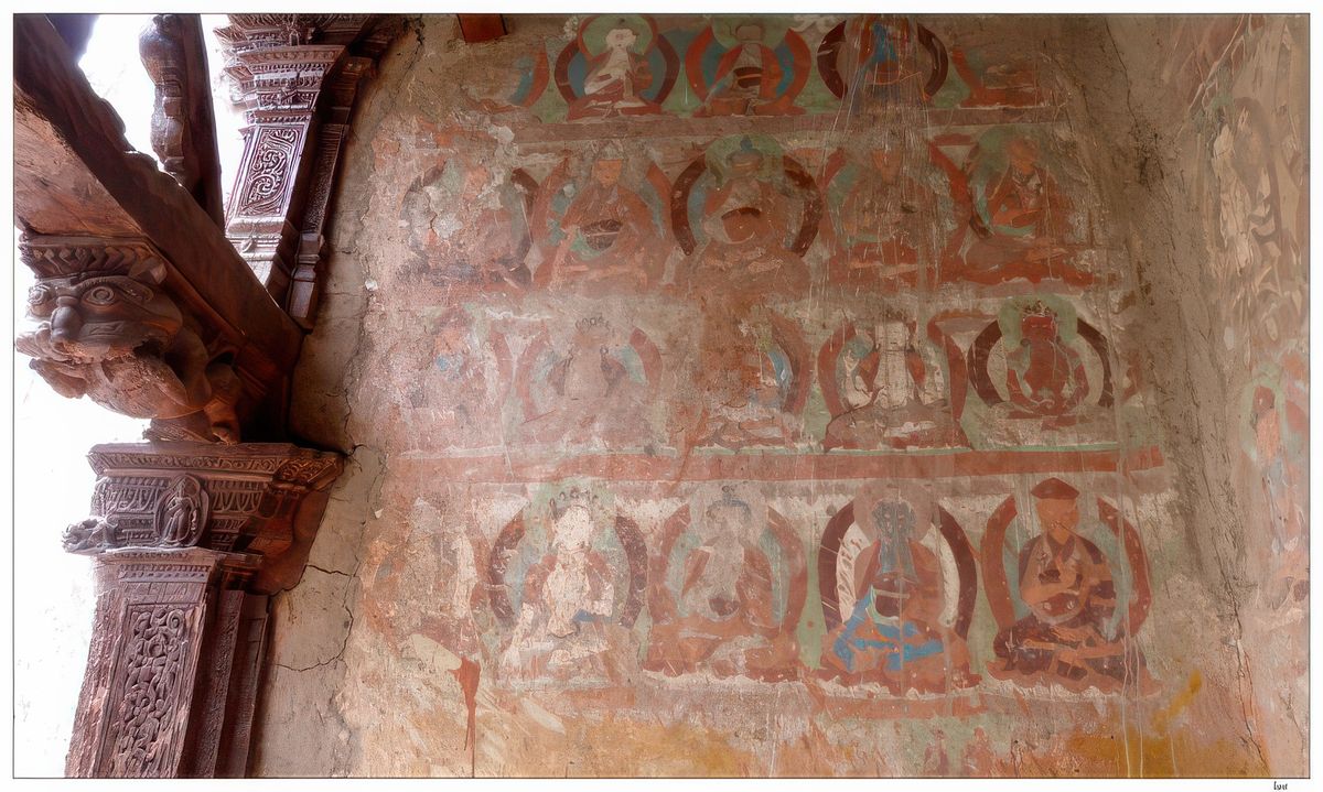 Fresques murales extérieures du Sumtsek Temple.