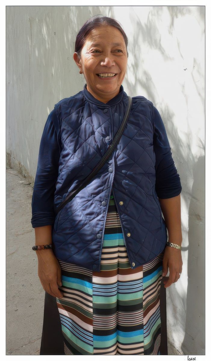 Jolie rencontre avec cette tibétaine, qui à ma grande surprise parle un petit peu français, elle est venue en pèlerinage à Alchi. Son visage s'illumine lorsque je lui dis que j'étais au Tibet en 2015.