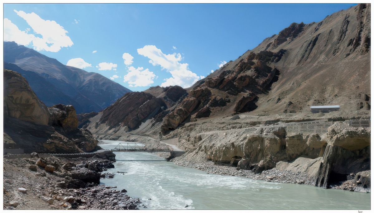L'Indus traverse ce paysage grandiose.