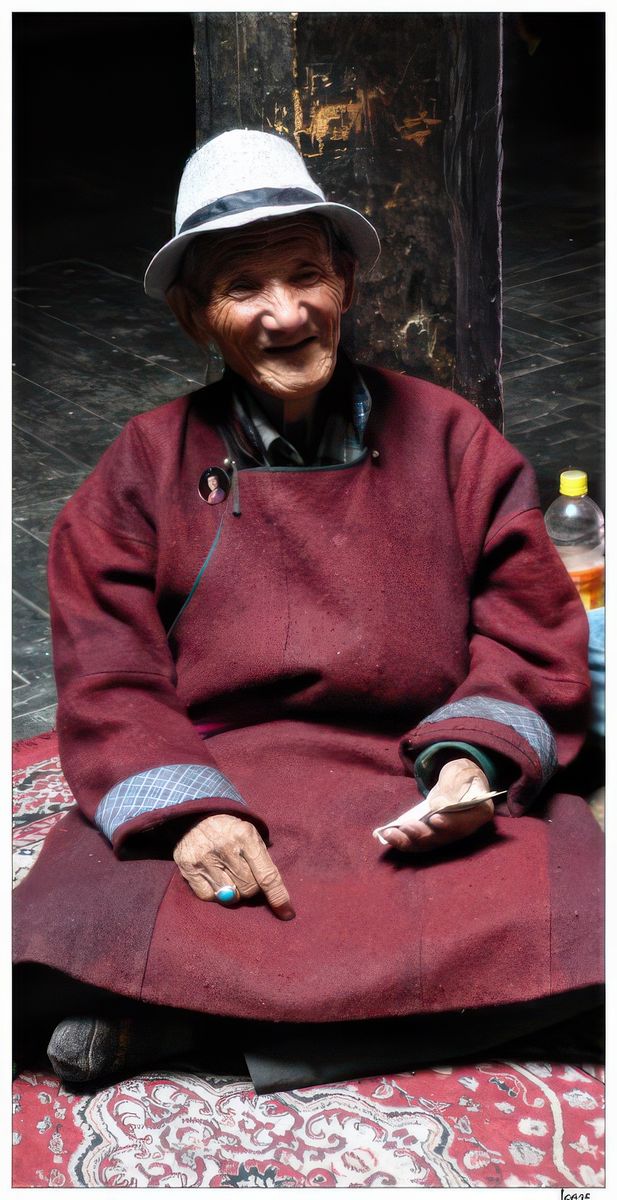 Belle rencontre avec ce villageois qui vient passer la journée dans le monastère pour prier et vendre quelques jolis petits objets en métal doré et martelé qu'il fabrique; nous lui avons tout acheté, il était ravi car il n'y avait personne ce jour-là.