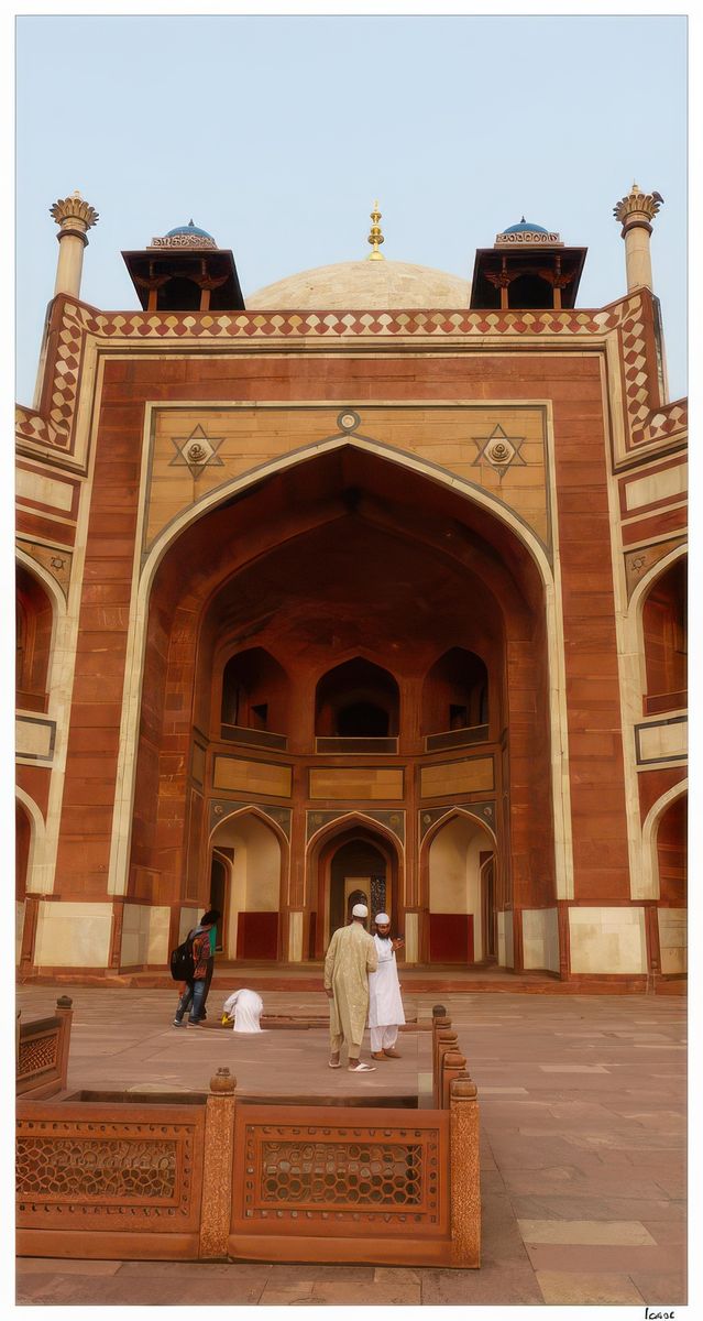 L'une des entrées pour accéder à la tombe de l'empereur Humayun.
