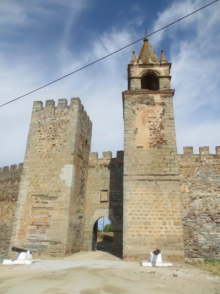 Mourão: entrée du chateau.