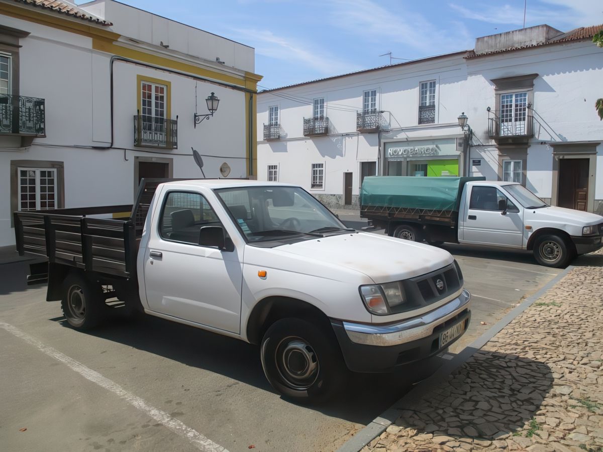 Un modèle de camionnette pick-up comme j'en ai beaucoup croisé au Portugal. Ici à Mourão.