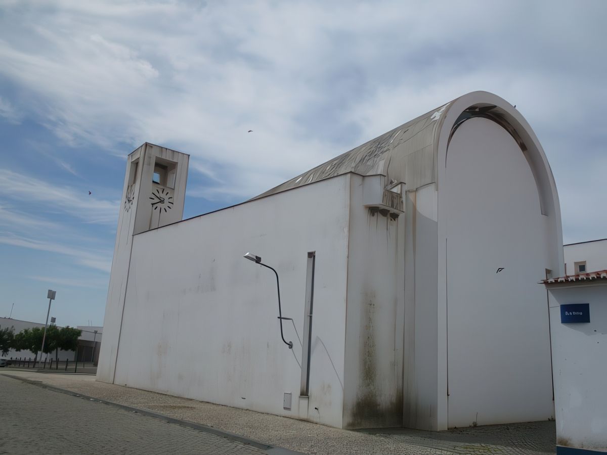L'église du "nouveau" village de Luz (quelle architecture singulière!).