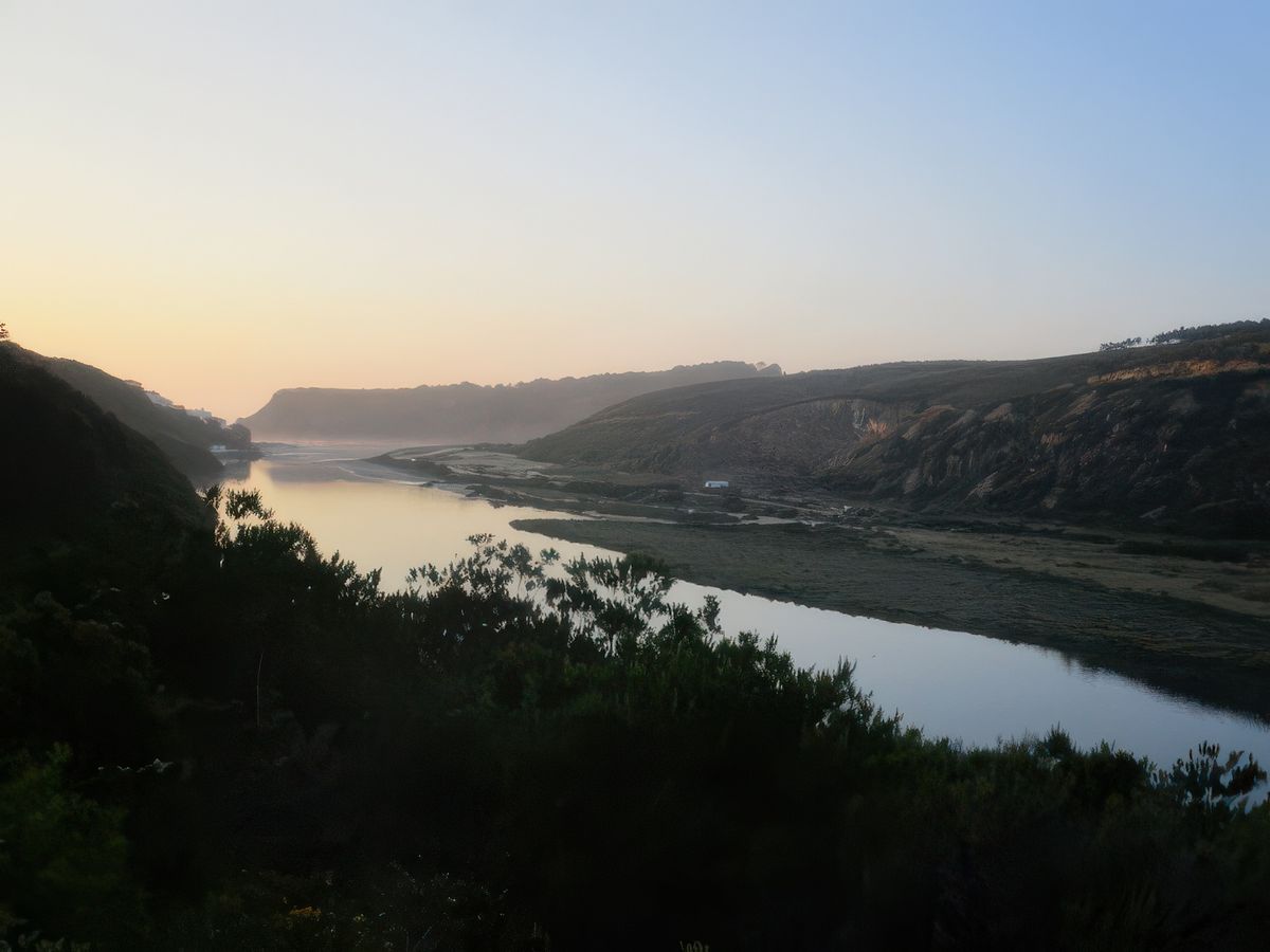 Odeceixe: la rivière part vers l'océan.