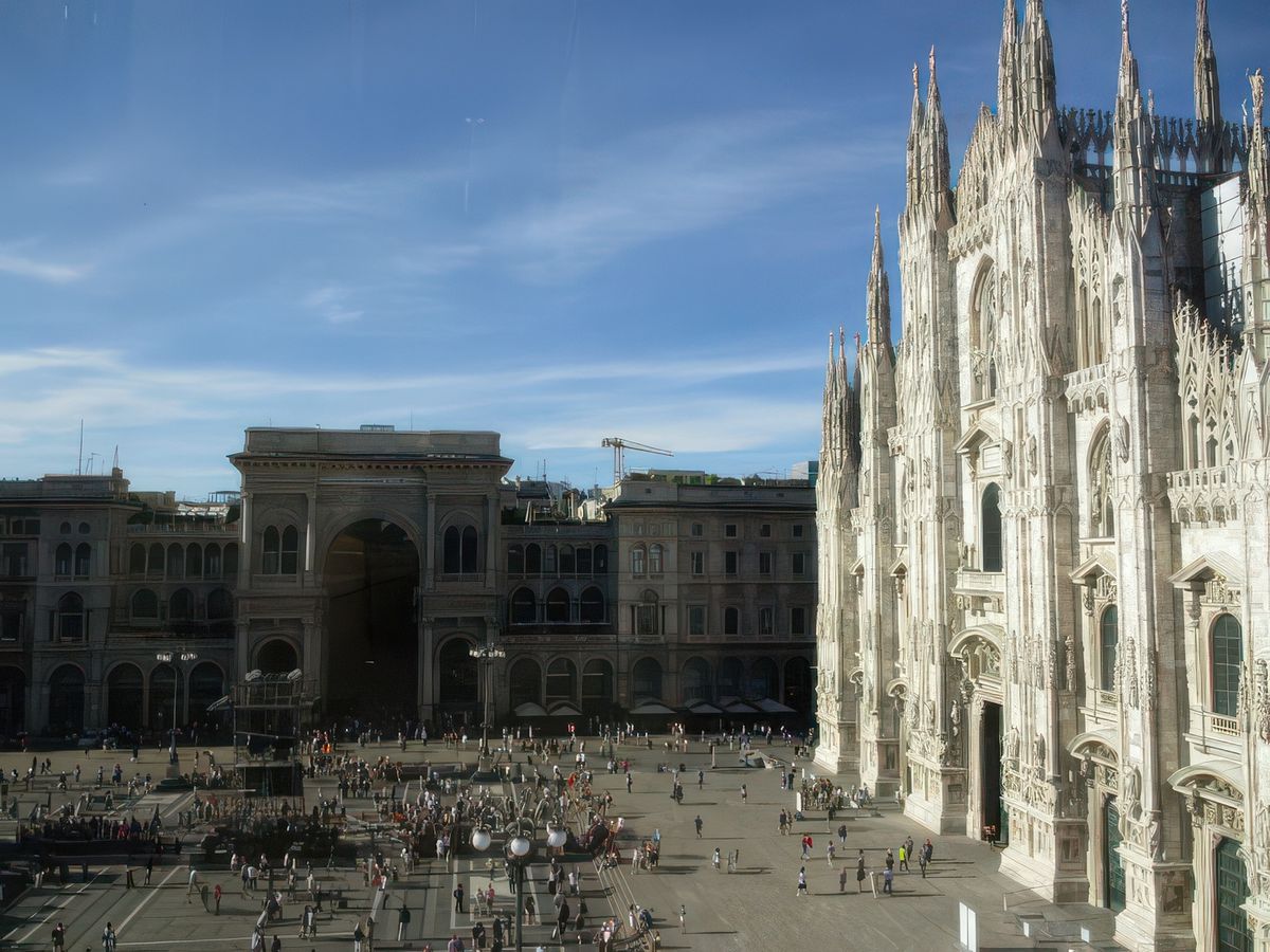 La Piazza del Duomo et la cathédrale, vue d'un angle différent (de la terrasse du musée Novencento).