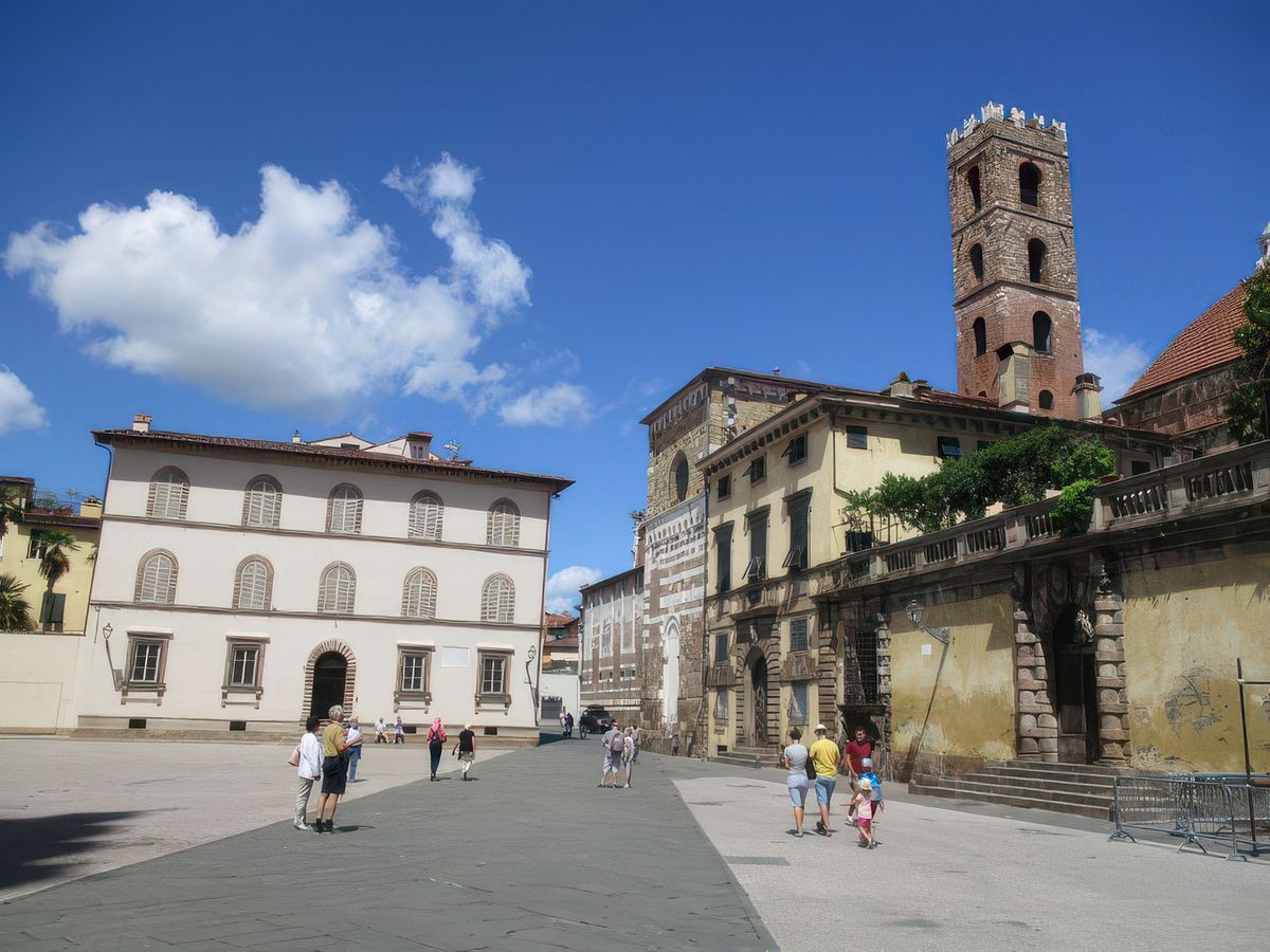 Lucca: Piazza Antelminelli.