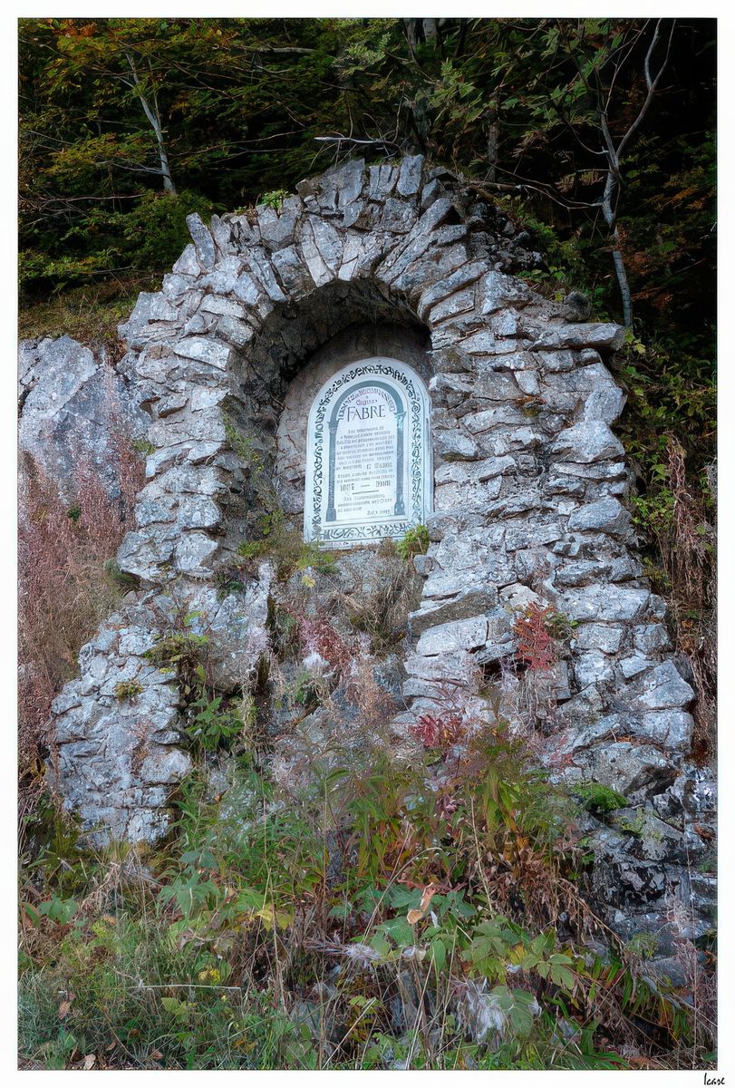 Sur le bord de la route sinueuse qui mène au mont Aigoual, une plaque a été élevée en 1909, en hommage à Georges Fabre. A partir de 1879 on commence à évoquer l'intérêt du mont Aigoual comme point stratégique du point de vue météorologique et forestier. Pour reboiser rapidement certaines pentes sèches des Cévennes, Georges Fabre lance le projet de création d'une station expérimentale de météorologie forestière sur le massif de l'Aigoual. Il présente ce projet le 6 juin 1882. Ce projet est trouvé un peu trop ambitieux et subit de nombreuses modifications. En 1887, sa cause est entendue, les travaux de construction de l'Observatoire débutent le 17 juin.