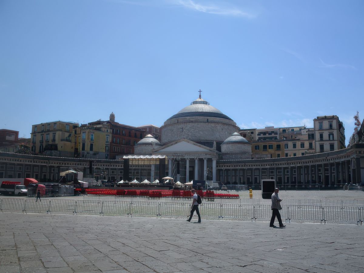 Naples: Piazza del Plebiscito.
