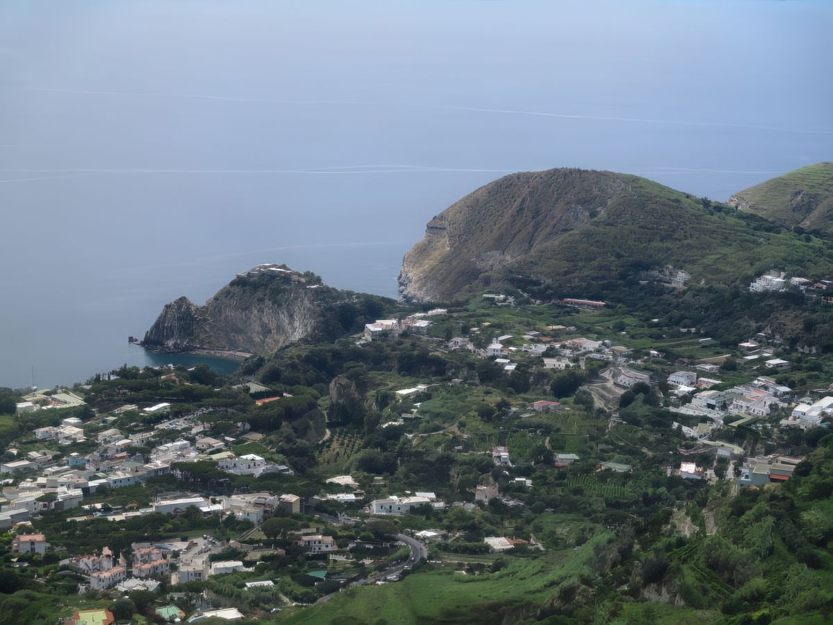 L'île d'Ischia: vue sur la côte sud.