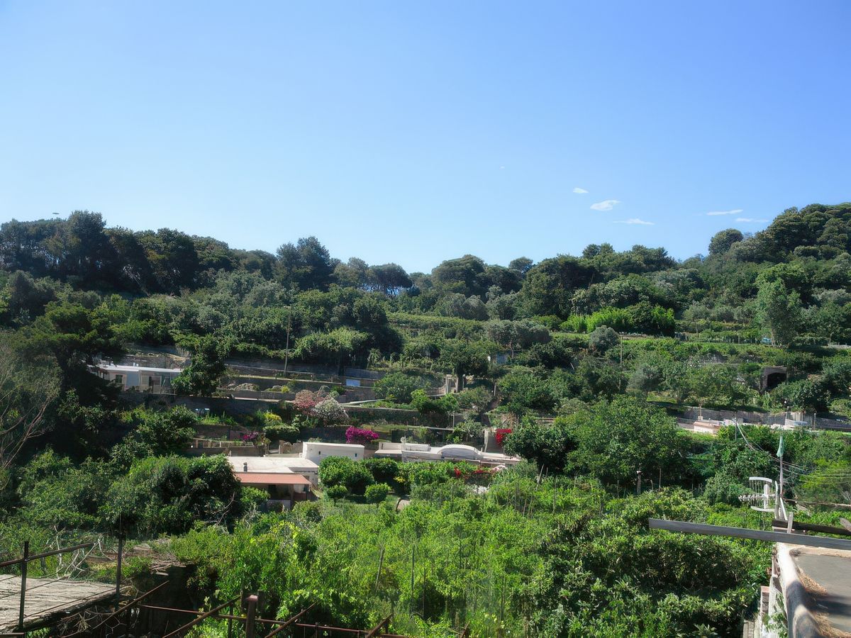L'île de Capri, vers le Monte Tiberio.
