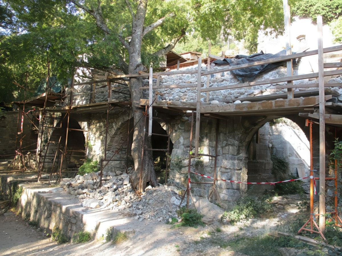 Hameau du Viel-Audon (certaines parties toujours en cours de restauration).
