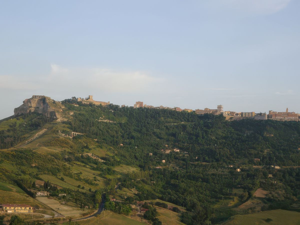 Enna, au loin, depuis Calascibetta.