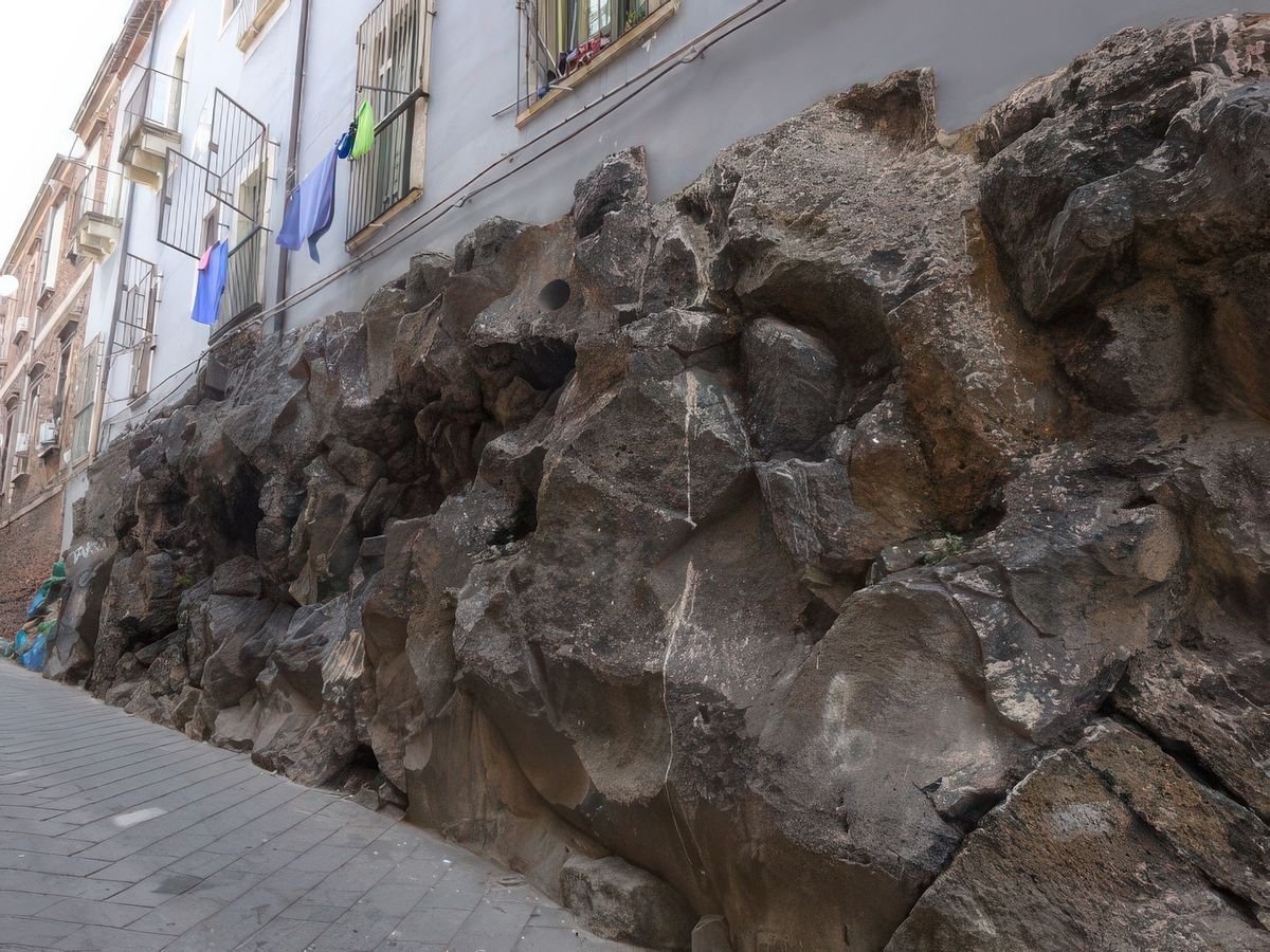 Catane: Via delle Finanze, anciennes coulées de lave de l'Etna.