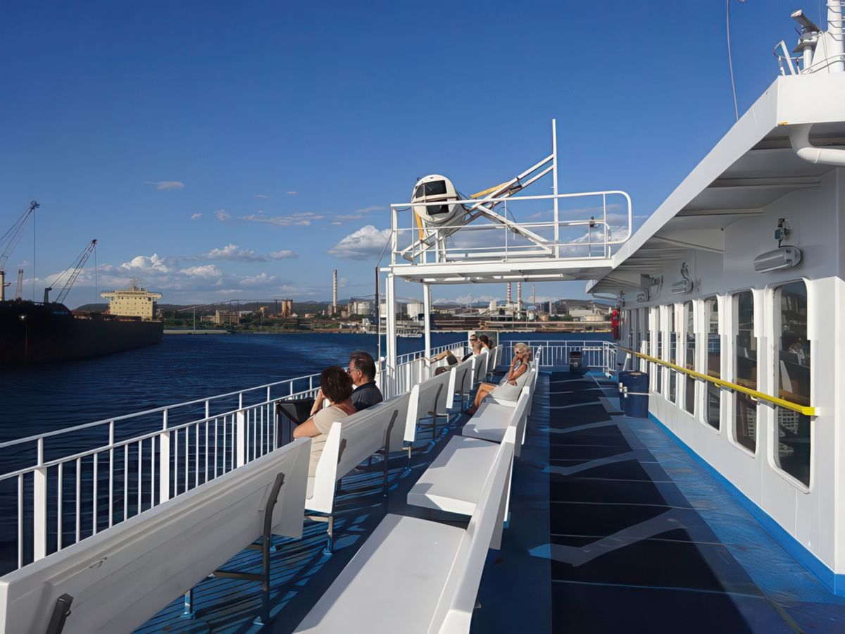 Ferry Delcomar Portovesme ---> Carloforte.