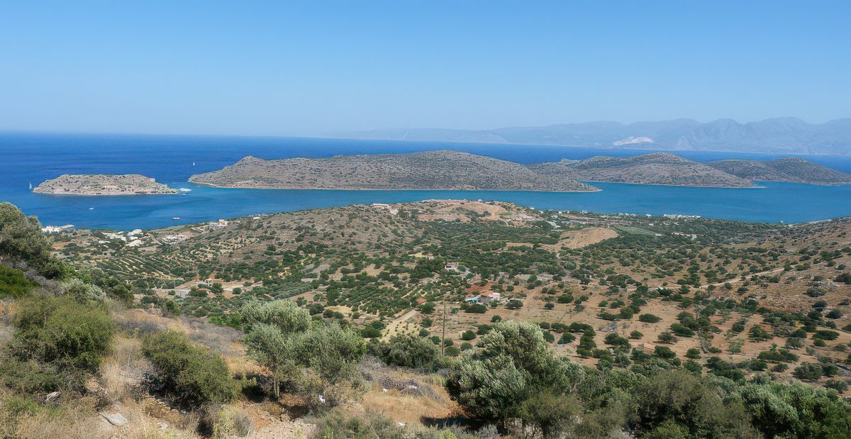 Vue sur l'île (à gauche) depuis le route.