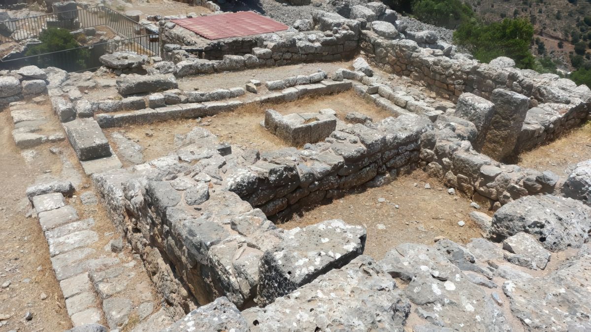 Vue sur l'hestiatorion; il s'agit de bâtiments où se tenaient les banquets publics.