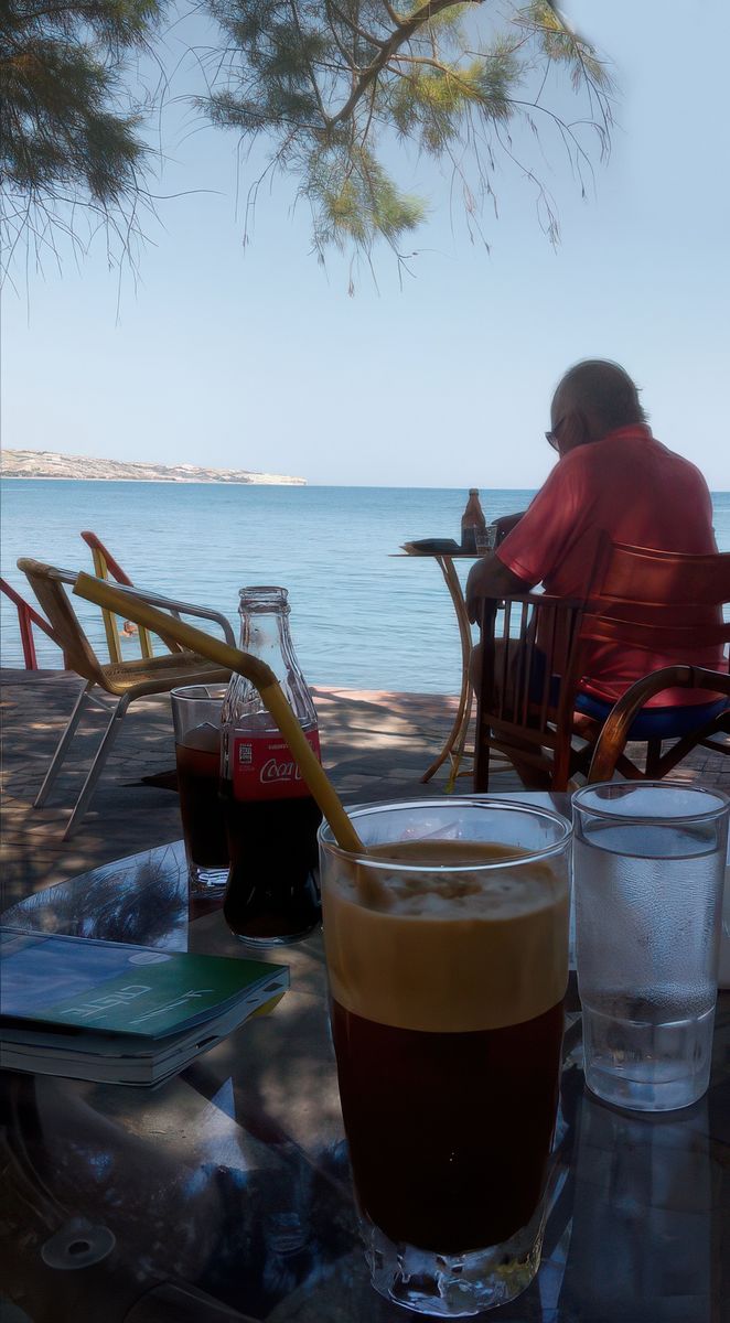 Petite pause, un coca pour Alain, un café glacé pour moi.