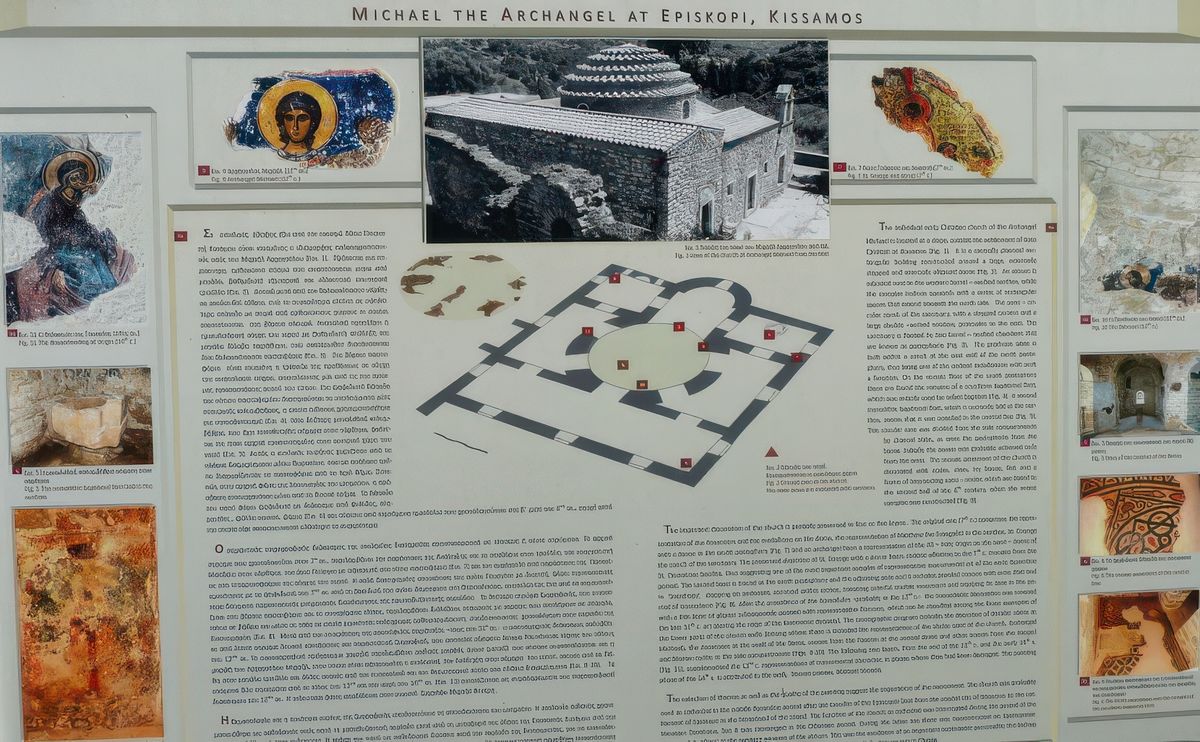 Après avoir cherché l'église de la Rotonda, qui n'est pas facile à trouver car elle est cachée de la route, voici un panneau explicatif avec l'intérieur de l'église, malheureusement celle-ci est fermée.