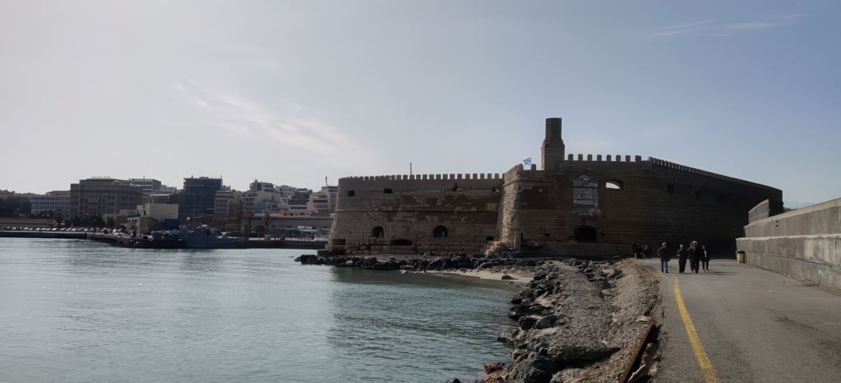 La forteresse de Koules et le fort vénitien à Heraklion.Sur la façade on peut voir le lion de Saint-Marc (symbole de la République de Venise).