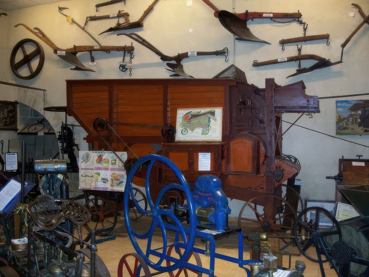 Une ancienne moissonneuse batteuse (1ère partie)