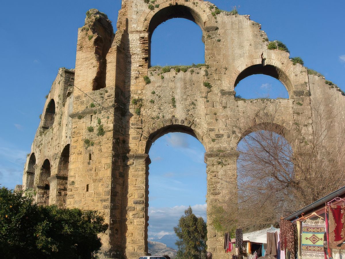 Aqueduc romain qui alimentait la ville d'Aspendos