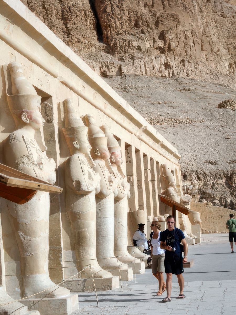Une des trois terrasses constituant le temple