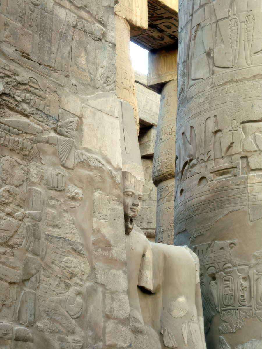 Au détour d'une colonne... une statue de déesse