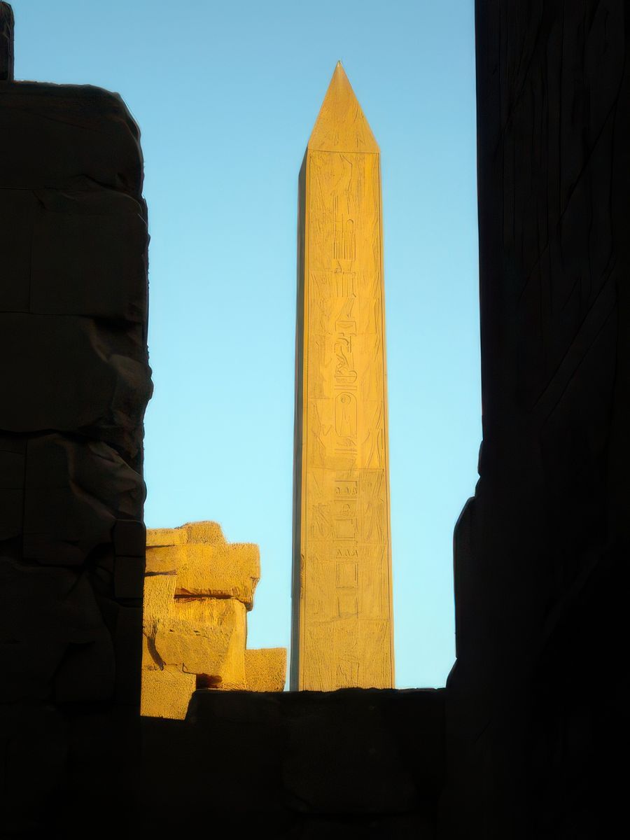 Obélisque : son jumeau est sur la place de la concorde à Paris...