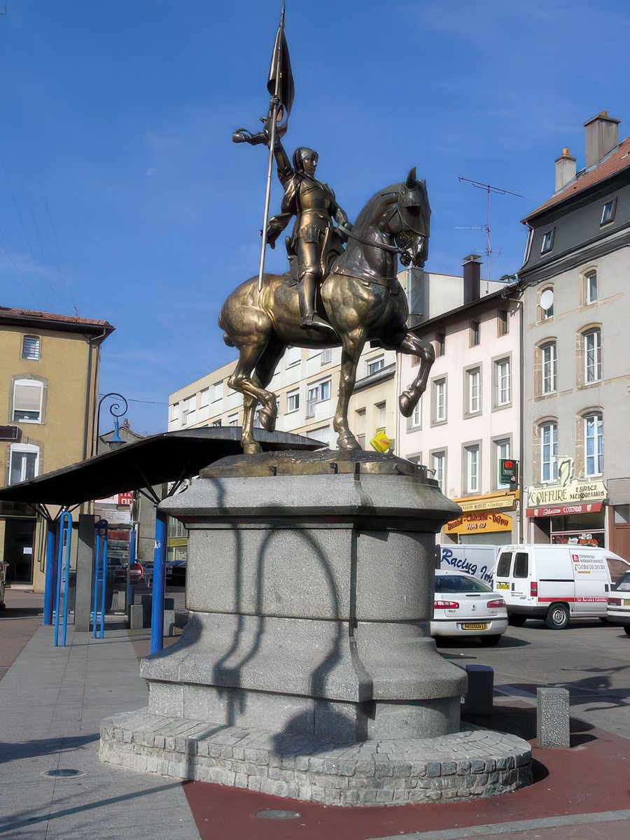 Statue de Jeanne d'Arc à Mirecourt