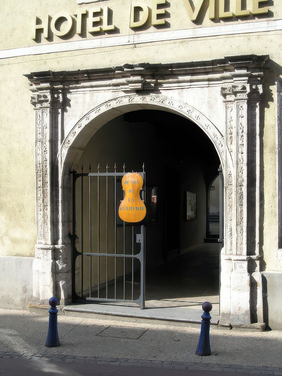 Entrée du Musée de la Lutherie à Mirecourt