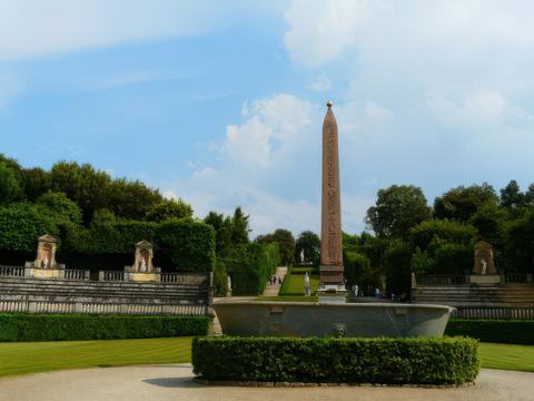 L'obélisque égyptien, transporté depuis la Villa Médicis de Rome.