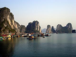 Merveilleuse Baie d'Halong à la fin du mois de Février