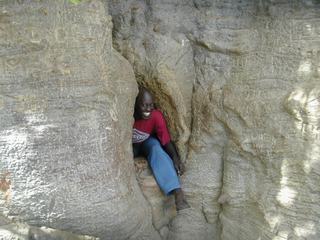 Lors d'un voyage au Sénégal, à la sortie d'un arbre creux, un ami rencontré là-bas.