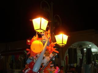 Lampadaire aux jouets pour enfants sage de Ouarzazate - Maroc