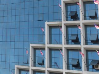 Kota Bahru en Malaisie. Toutes les façades des immeubles, des maisons et des commerces sont couvertes de drapeaux.
Patriotisme ou obligation ? Je ne sais pas...