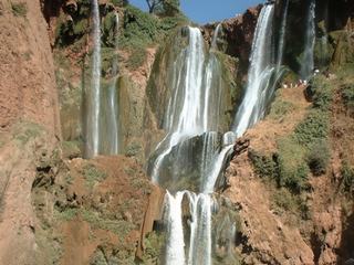 Les cascades d'Ouzoud (Maroc), un escalier aux grandes marches! (jusqu'à 50m pour former une merveille de près de 150m)
